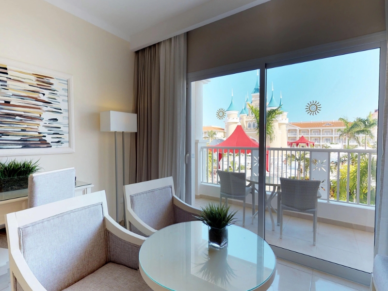 Deluxe Castel Front Room