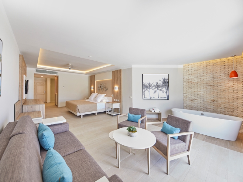 Deluxe Swim up Corner Room