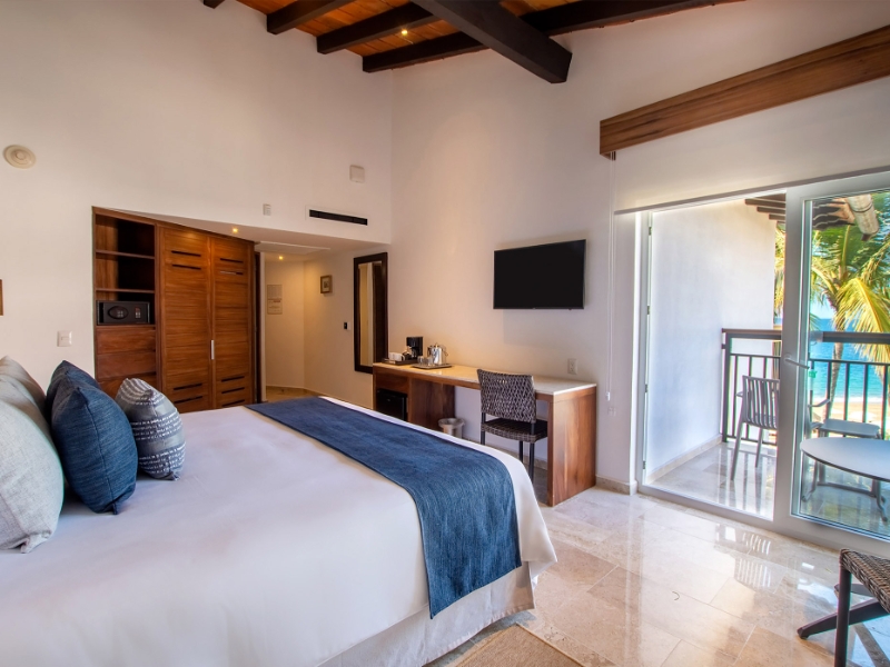 Deluxe King Bed Ocean View