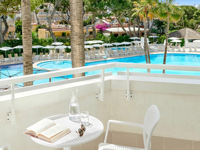 Room Triple Pool view