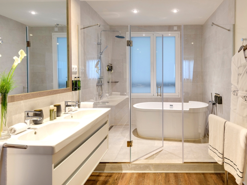 Grand Premium The Level Bathroom