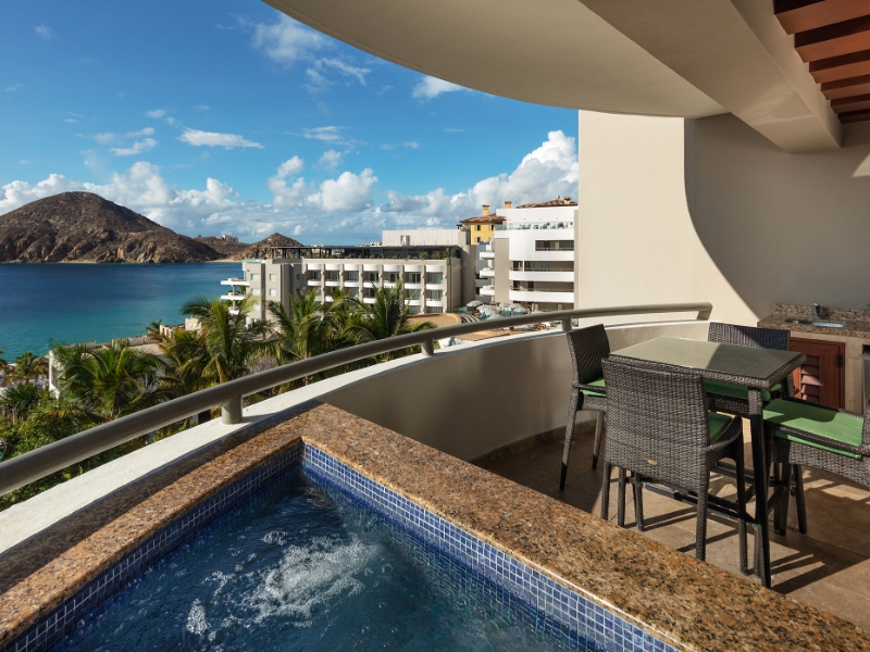 luxury studio jacuzzi