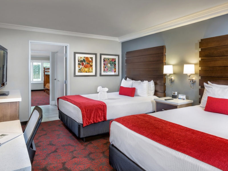 Deluxe 2 Bedroom Suite with Bunkbeds