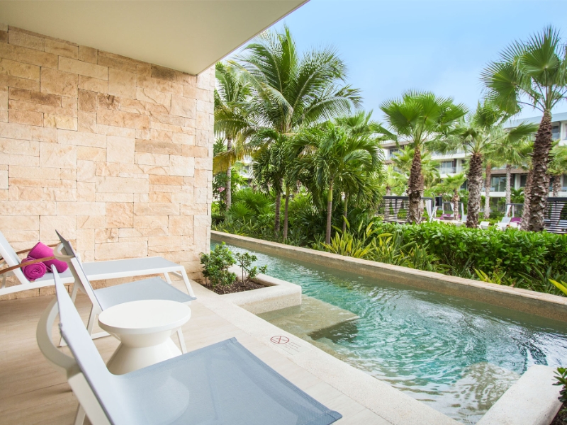 Xhale Club xcelerate Junior Suite Swim Out Tropical View