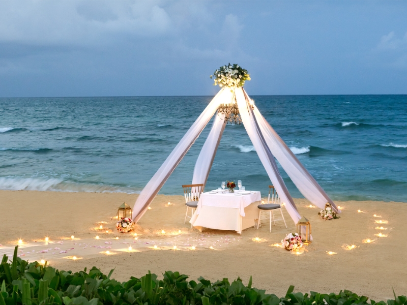 Romantic Beach Dinner