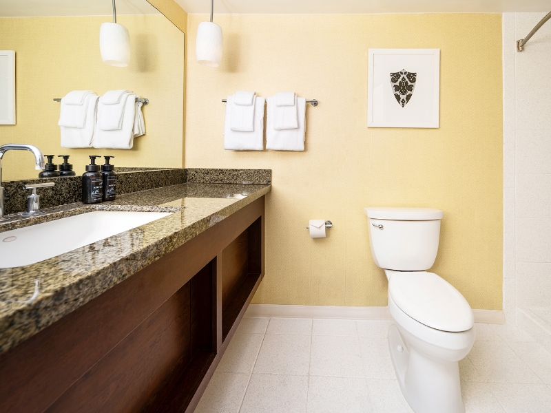 Stay Well Resort Tower King Bathroom