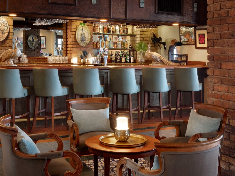 Restaurant Wobbly Peacock