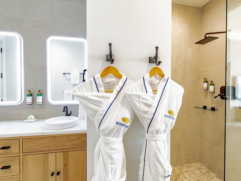 One Bedroom Bathroom