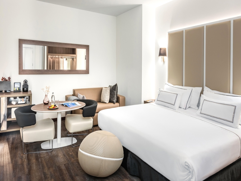 Premium The Level Room