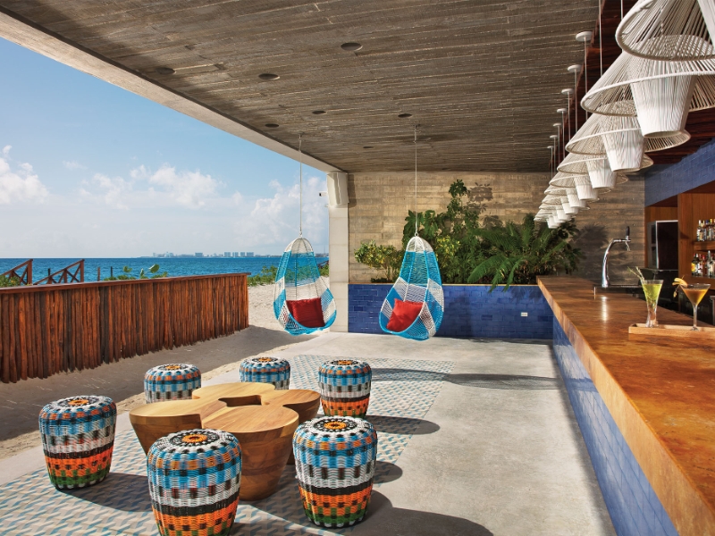 Barracuda–Beach Bar