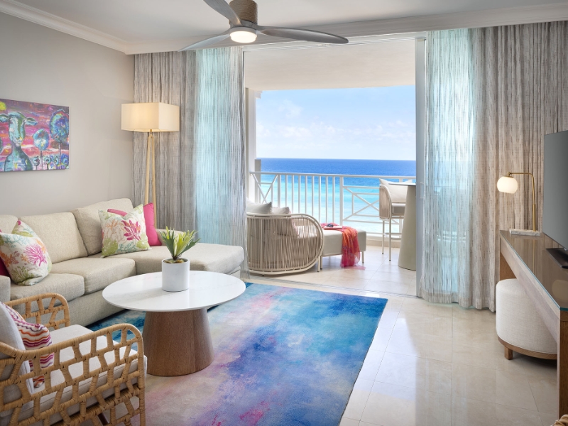 Luxury Concierge Oceanfront Lounge