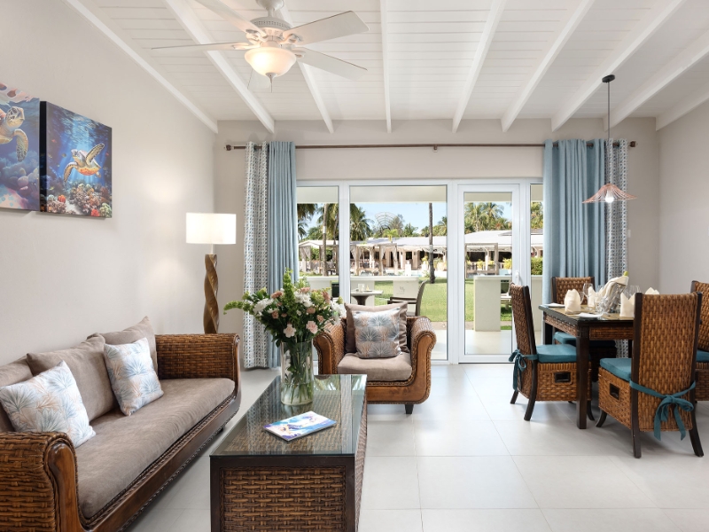 Deluxe One Bedroom Suite Living room