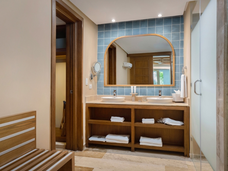 Suite SwimUp Bathroom