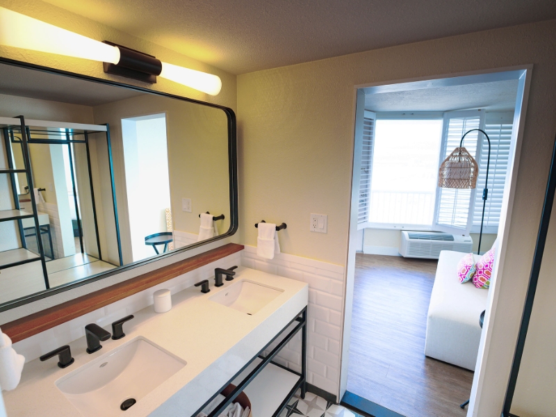 Oceanfront Suite Bath