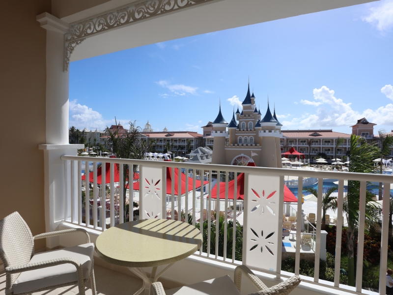 Deluxe Castel Front Room