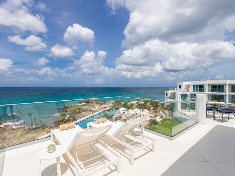 Deluxe Ocean View Suite