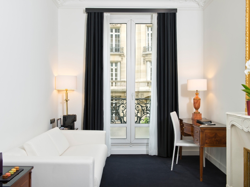 Grand Suite Living Room