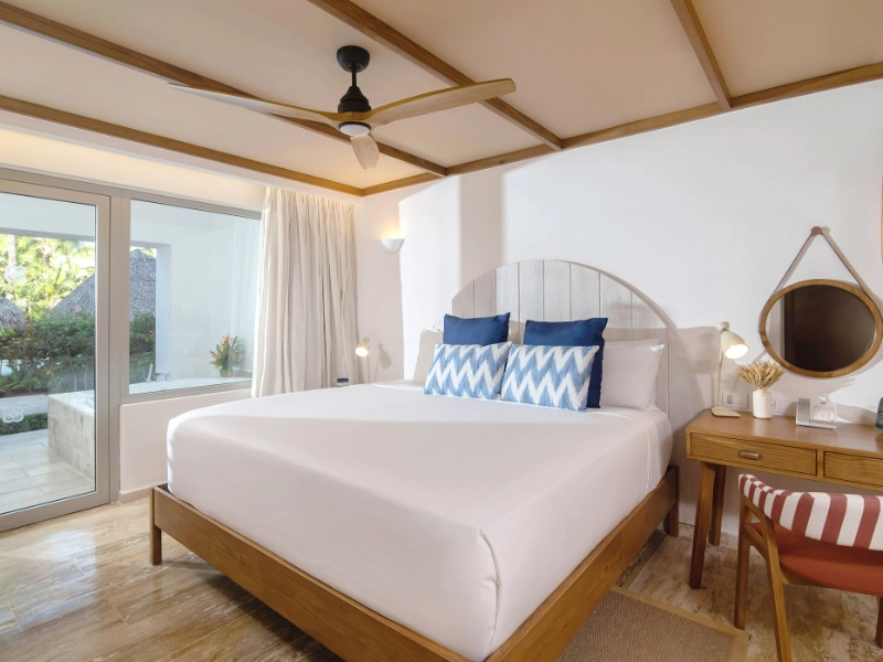 Master Suite SwimUp Bedroom