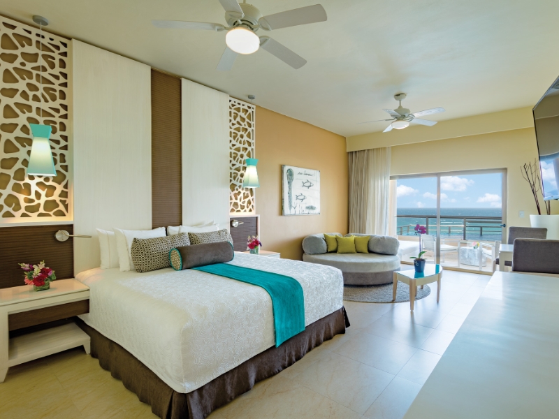 SpaOceanfront Infinity Pool Balcony Room