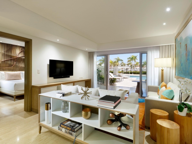 Master Suite Swim Up living