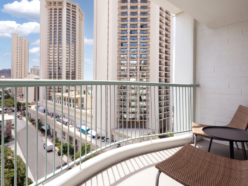 Kaiulani Room King Lanai Side