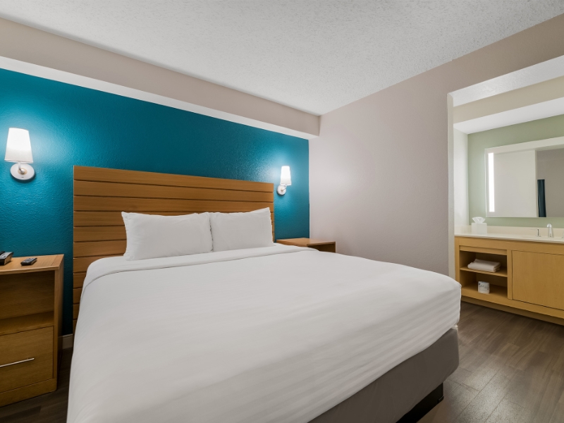 GuestRoom King Bedroom