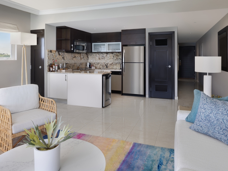 Luxury Concierge Two Bedroom Oceanfront Lounge with Kitchen