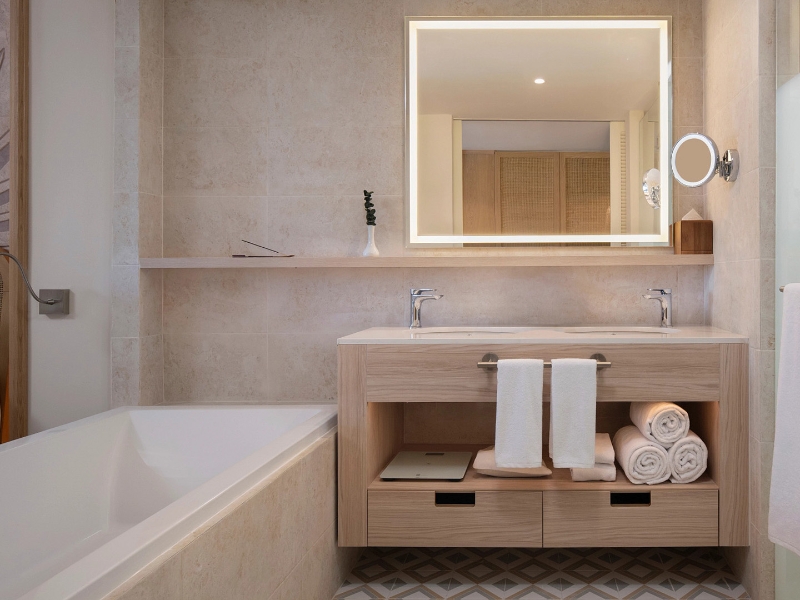 Junior Suite Partial OceanView Bathroom