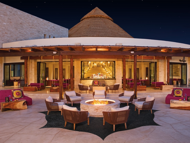 Rendezvous–Lobby Bar