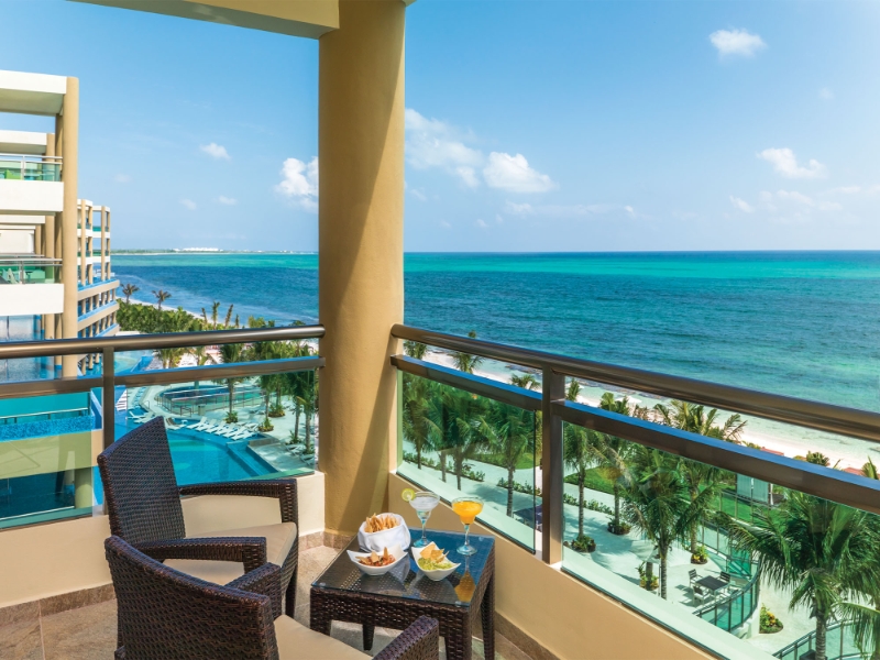 Oceanfront Jacuzzi Suite Room View