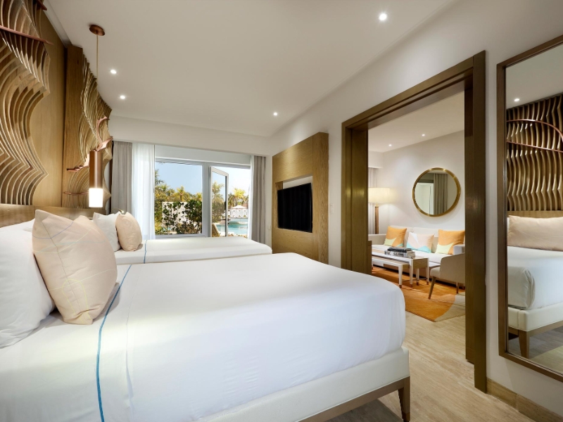 Suite Swim Up bedroom