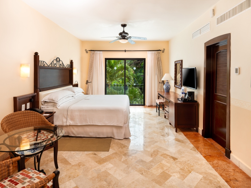 Deluxe King 2nd Floor