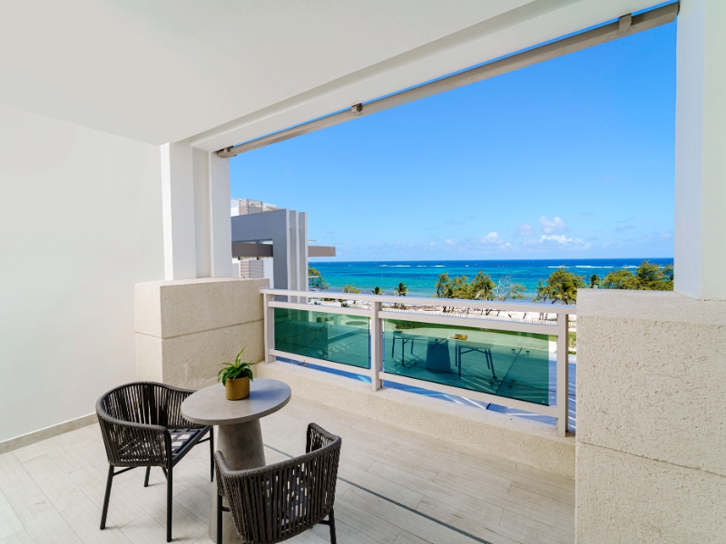 Deluxe King Balcony Ocean View