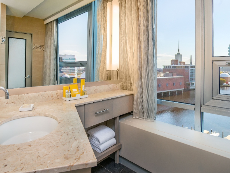 Panorama Corner King Bathroom