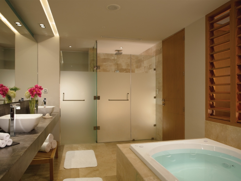 Preferred Club Master Suite Swim Out Ocean View