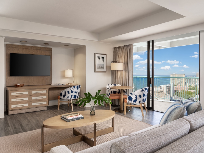 Ainahau Tower Corner Jr Suite Living