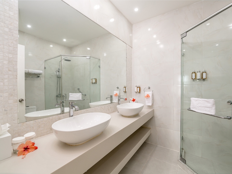 Oceanfront Honeymoon Suite Bathroom