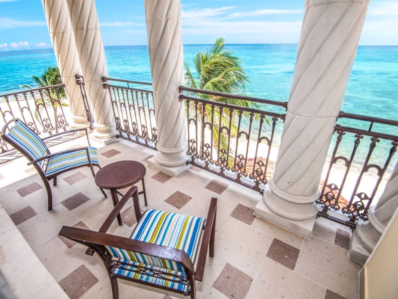 Master One Bedroom Premium Suite Oceanfront Balcony