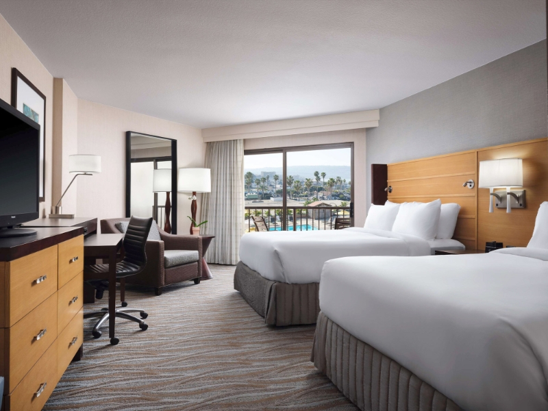 Guest Room Executive 2 Queen Pool View