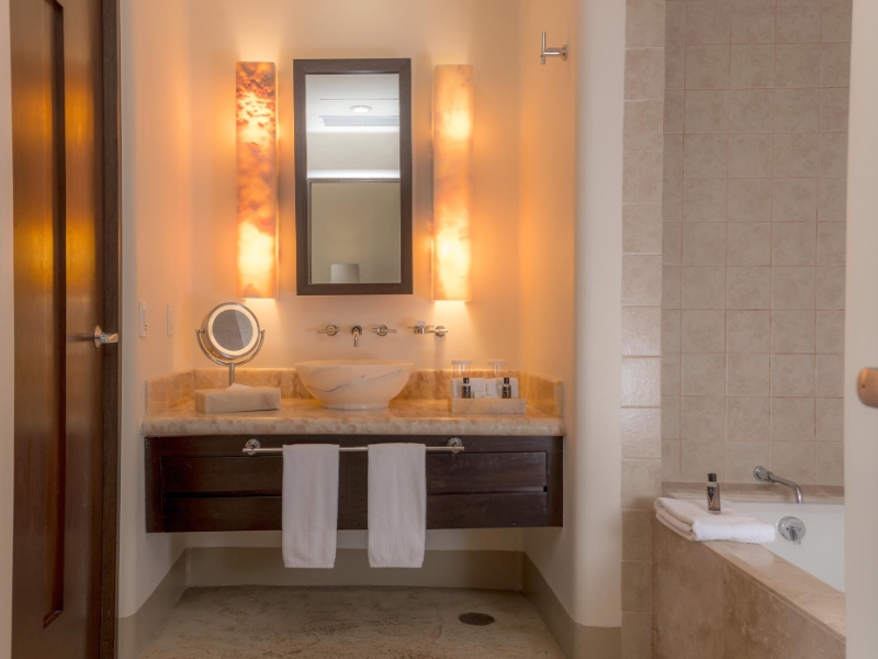 Ocean Front Suite Bathroom