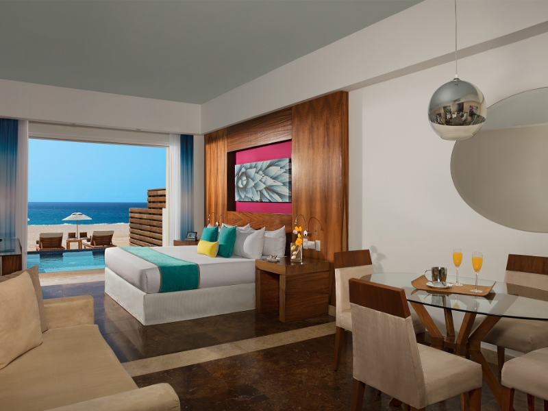 Altitude Suite Swim Out