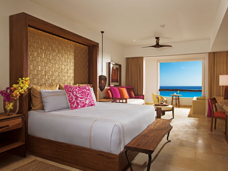 Junior Suite Ocean Front King