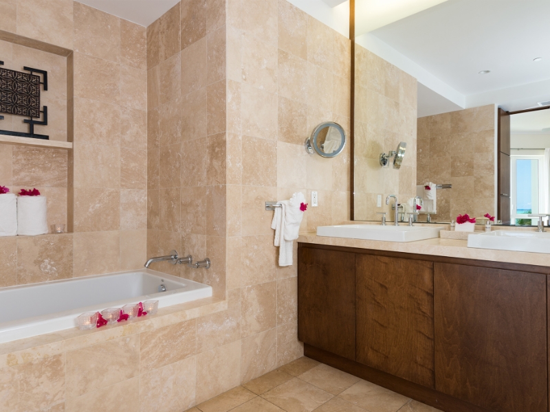Ocean Front Luxury 1 Bedroom Suite Master Bathroom