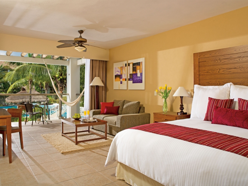 Junior Suite Swim Up Pool View