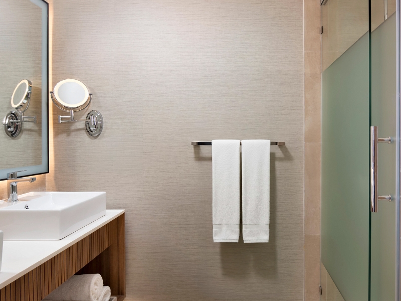 Deluxe Gardenview Bathroom