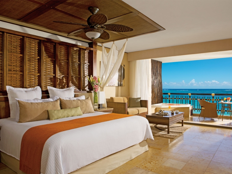 Preferred Club Ocean Front Honeymoon Suite