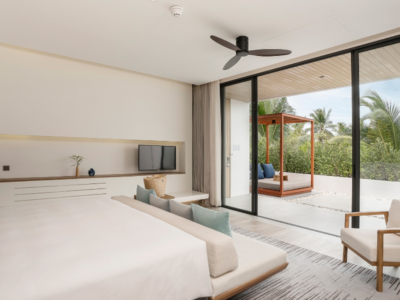 One Bedroom Suite Outdoor Bathtub King