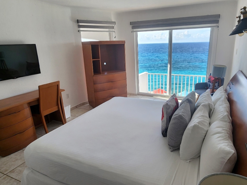 Deluxe Oceanfront King