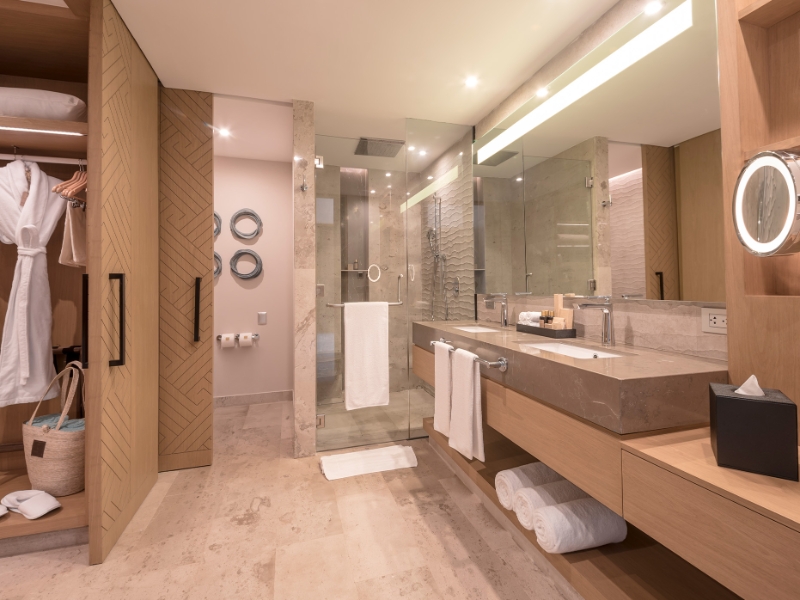 Junior Suite Bathroom