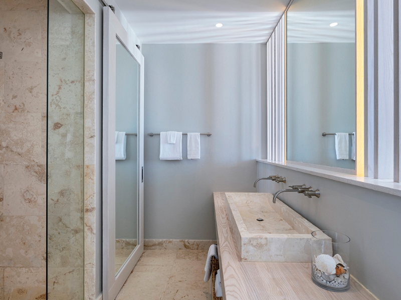 Beachfront 3 Bedroom Villa Master Shower